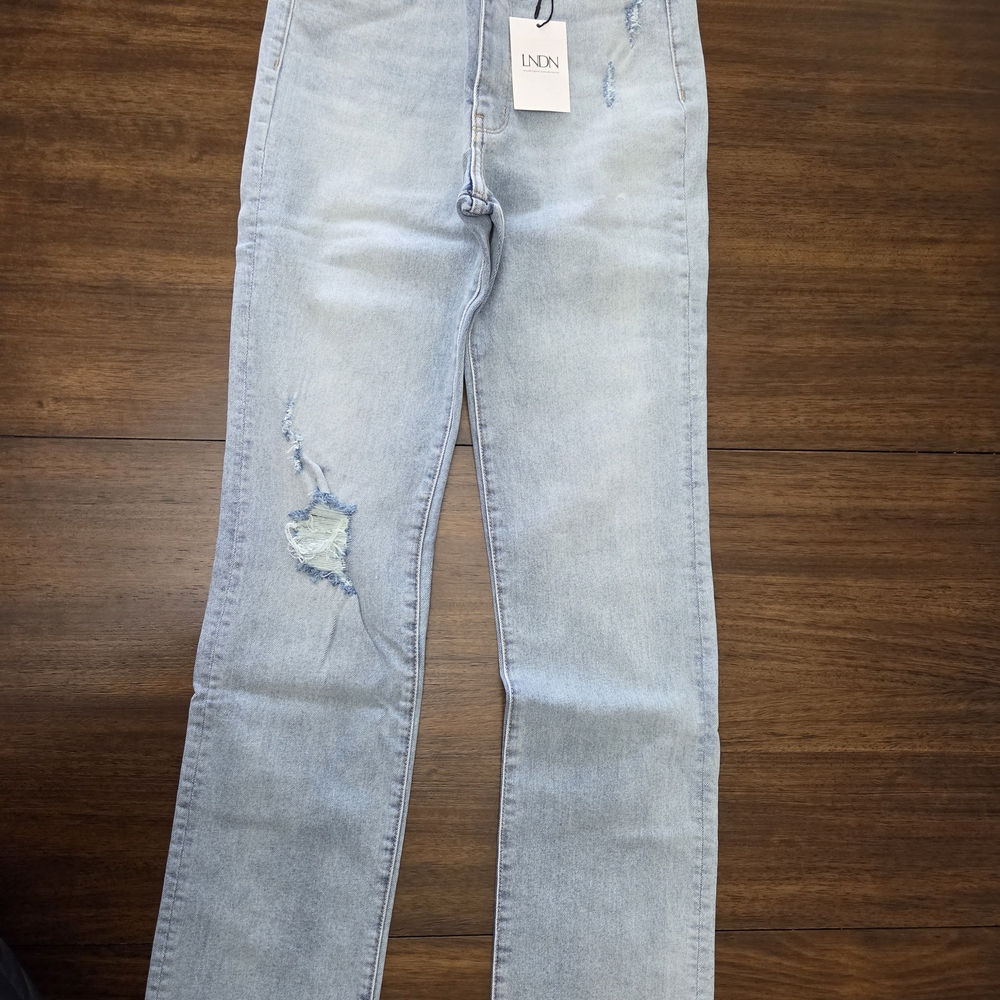 NWT LNDN Landon Denim Distressed Straight Leg Jeans - Light Wash- SIZE 25